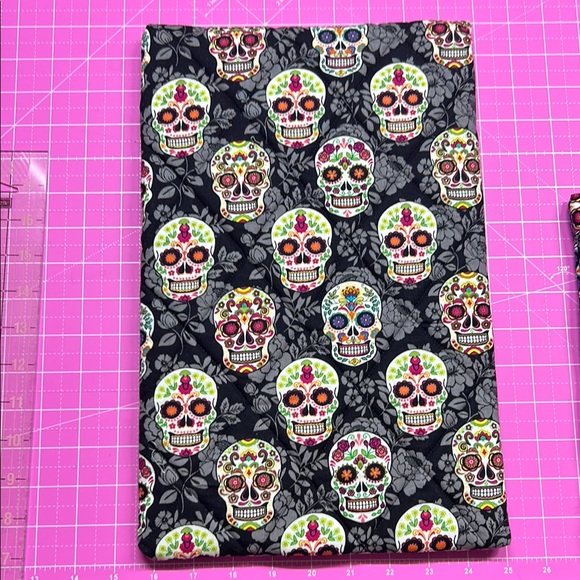 Colorful Skull Patterned Pouch - Picture 2 of 5